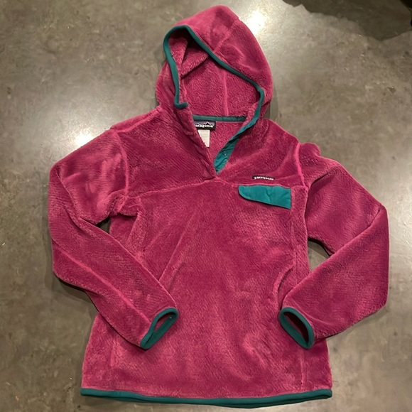 Patagonia Tops - Hooded Patagonia pullover
